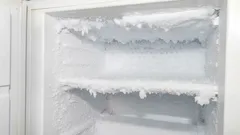 冷凍庫が凍りついて動かない？　数時間で解決！