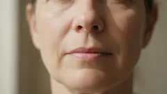 唇の上のえくぼは、あなたが思っている以上に多くのことを物語っています――それはあなたの健康や魅力について何を隠しているのでしょうか